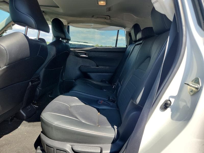 2023 TOYOTA HIGHLANDER XLE 11