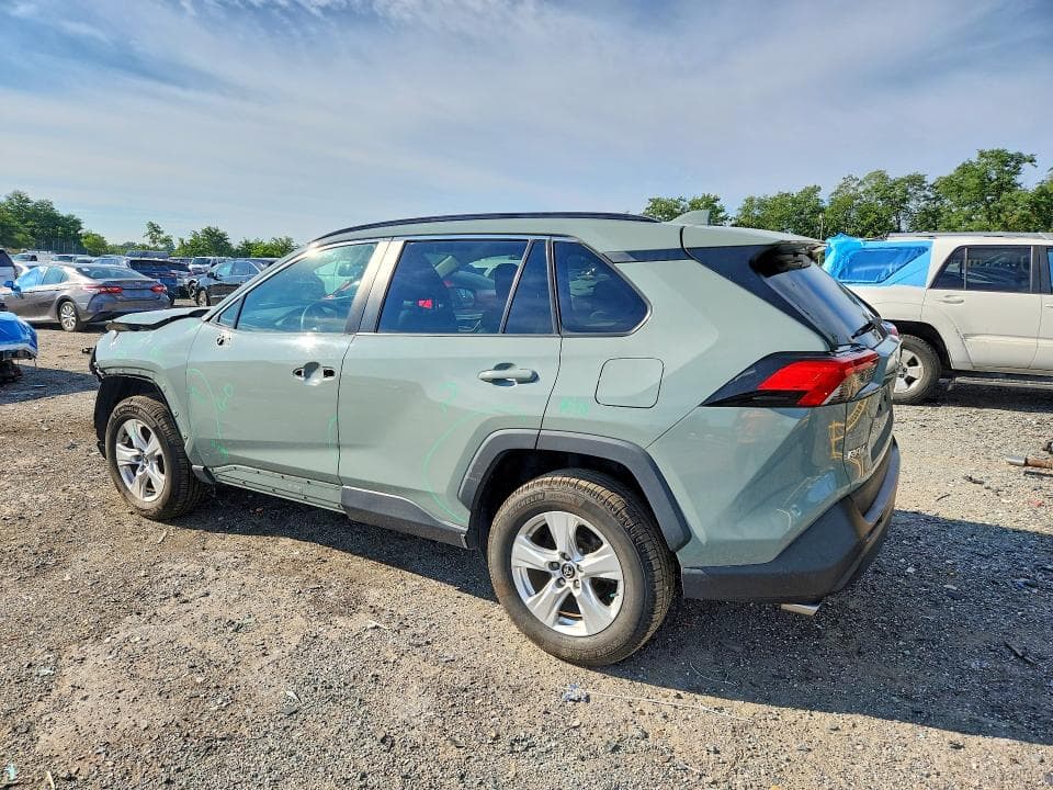 2020 TOYOTA RAV4 XLE 2