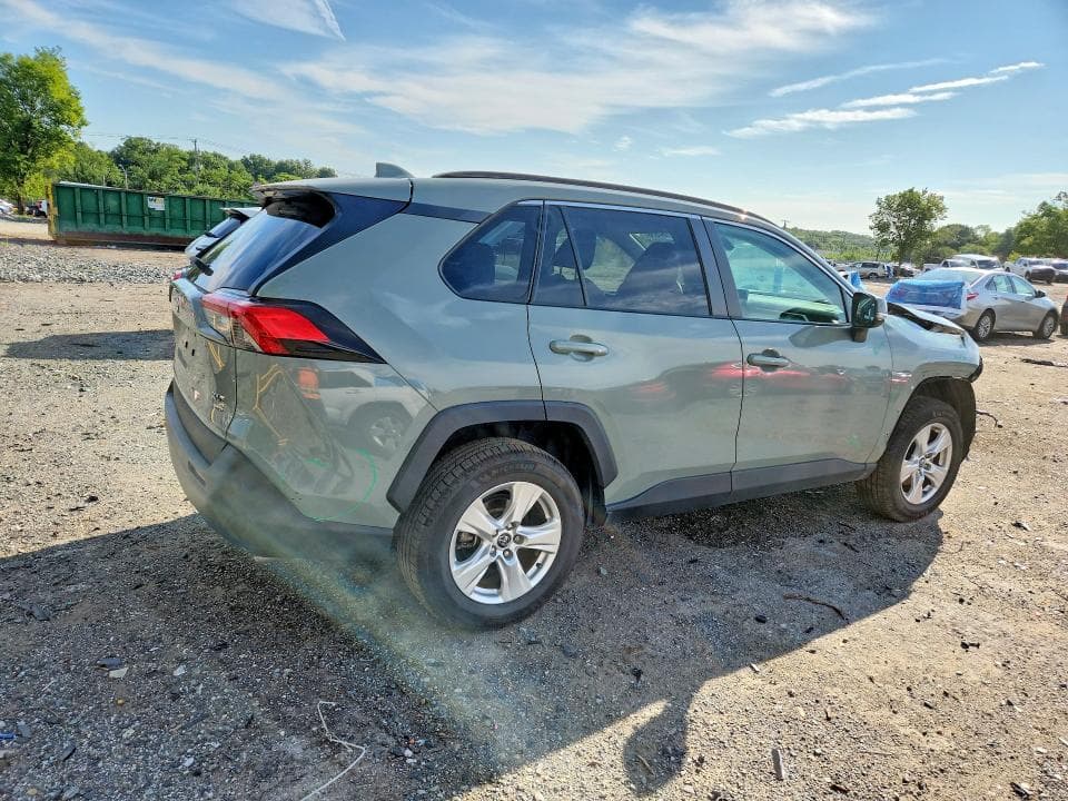 2020 TOYOTA RAV4 XLE 3