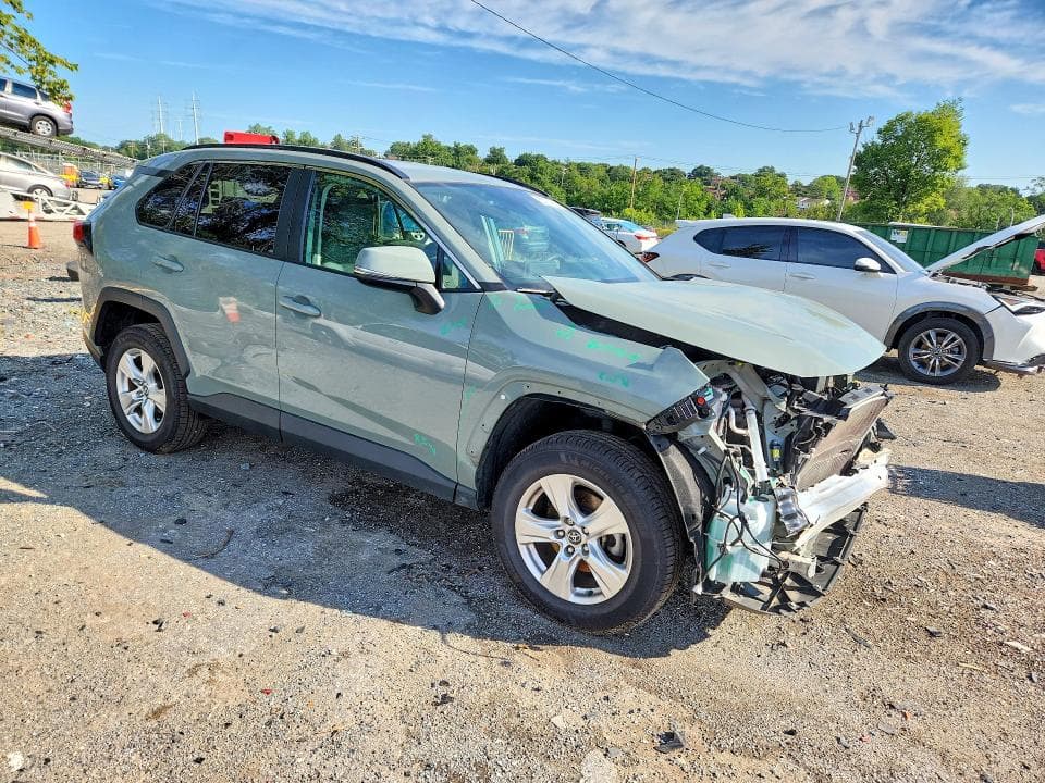 2020 TOYOTA RAV4 XLE 4