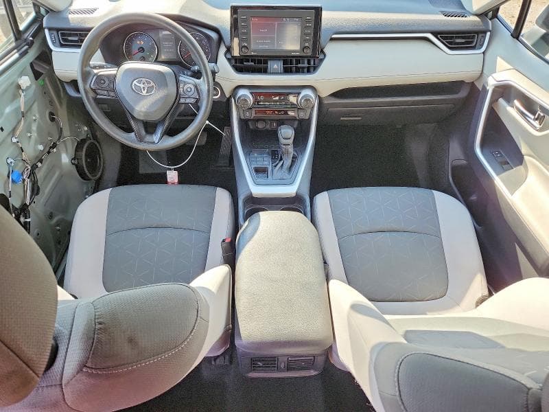 2020 TOYOTA RAV4 XLE 8