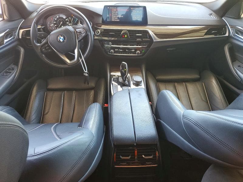 2019 BMW 530E 8