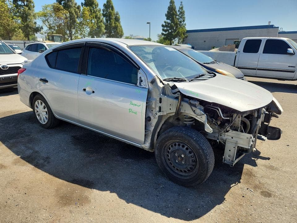 2017 NISSAN VERSA 1.6 SV 4