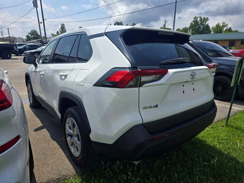 2022 TOYOTA RAV4 LE 3