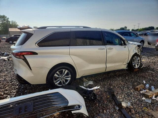 2021 TOYOTA SIENNA LIMITED 7-PASSENGER 3