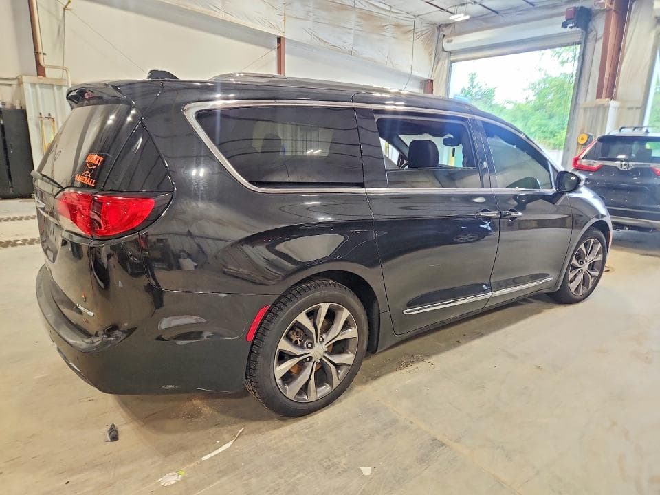 2017 CHRYSLER PACIFICA LIMITED 3