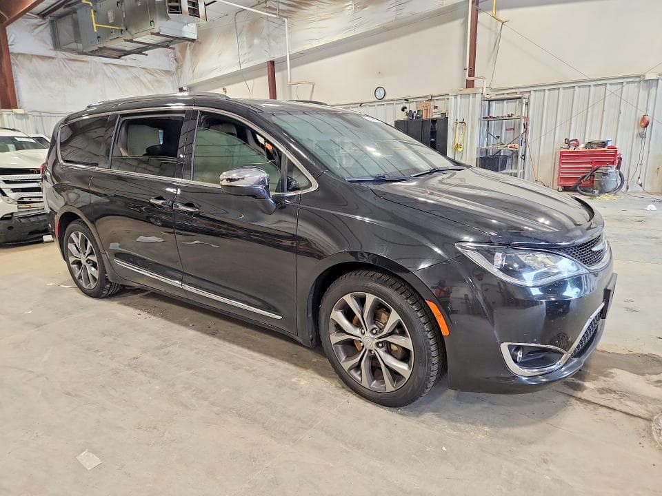 2017 CHRYSLER PACIFICA LIMITED 4