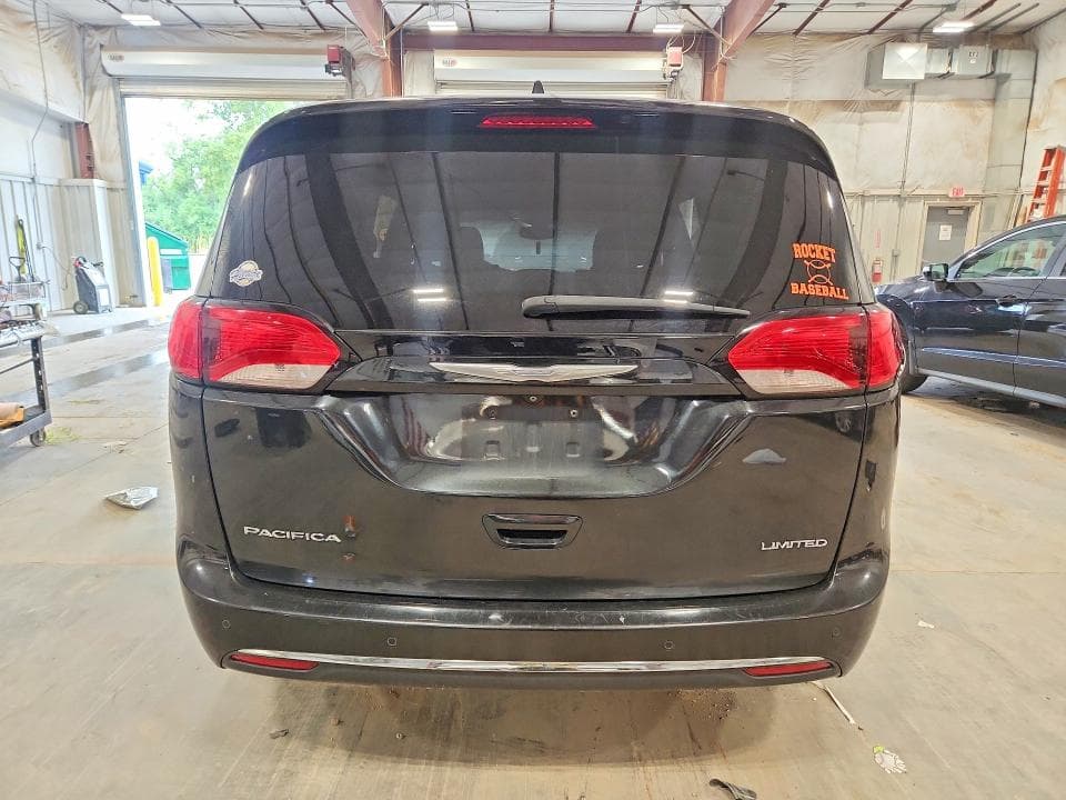 2017 CHRYSLER PACIFICA LIMITED 6