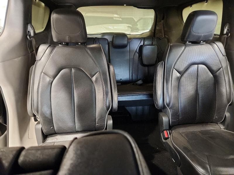 2017 CHRYSLER PACIFICA LIMITED 10
