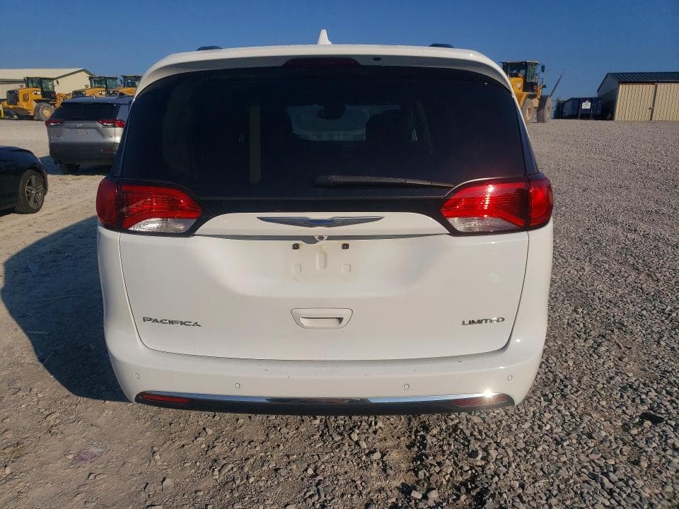 2017 CHRYSLER PACIFICA LIMITED 6