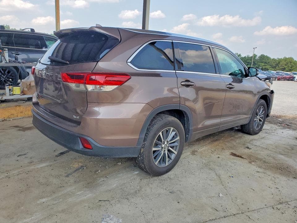 2017 TOYOTA HIGHLANDER XLE 3
