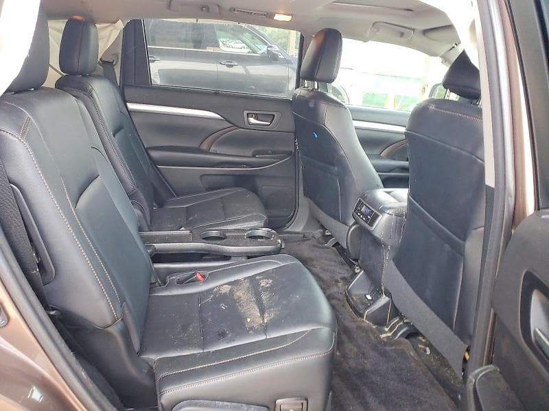 2017 TOYOTA HIGHLANDER XLE 10