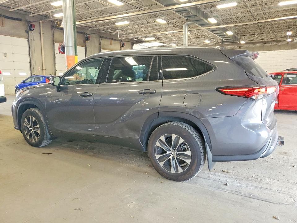 2021 TOYOTA HIGHLANDER XLE 2
