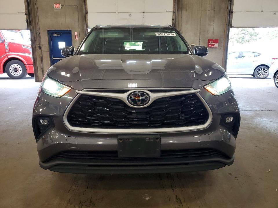 2021 TOYOTA HIGHLANDER XLE 5