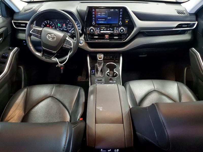 2021 TOYOTA HIGHLANDER XLE 8