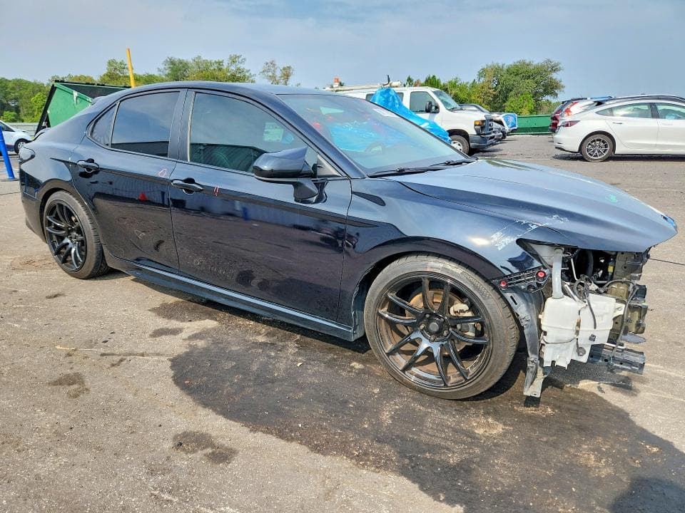 2021 TOYOTA CAMRY SE 4