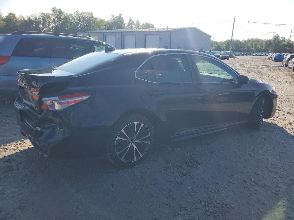 2019 TOYOTA CAMRY SE 3