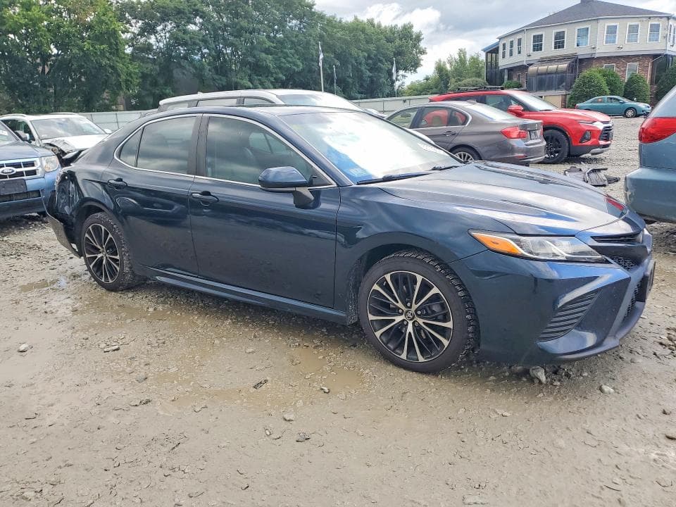 2019 TOYOTA CAMRY SE 4