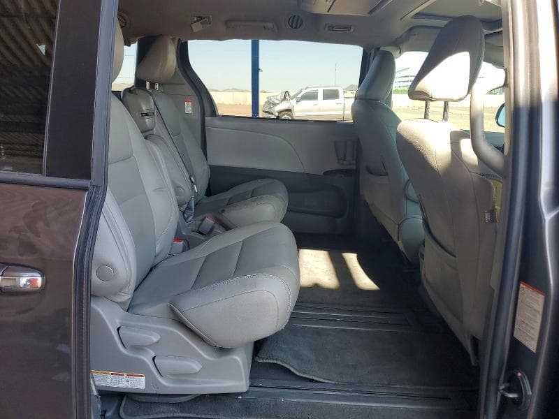 2019 TOYOTA SIENNA XLE PREMIUM 8-PASSENGER 11
