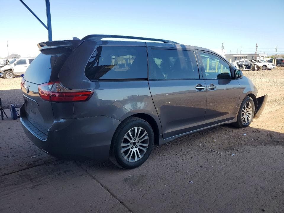 2019 TOYOTA SIENNA XLE PREMIUM 8-PASSENGER 3