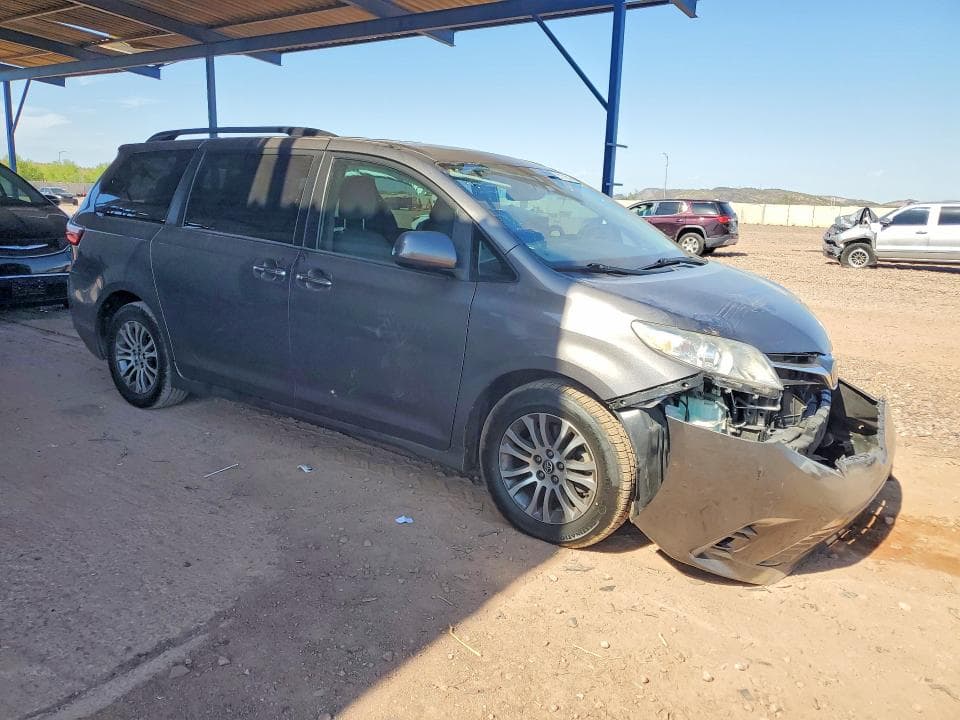 2019 TOYOTA SIENNA XLE PREMIUM 8-PASSENGER 4