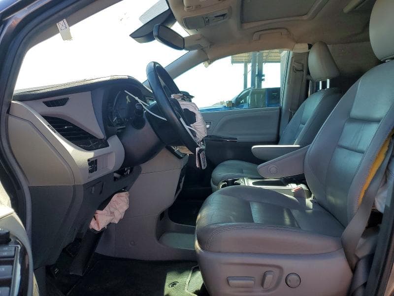 2019 TOYOTA SIENNA XLE PREMIUM 8-PASSENGER 7