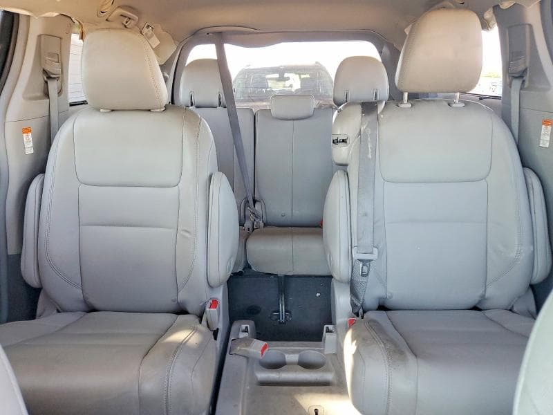 2019 TOYOTA SIENNA XLE PREMIUM 8-PASSENGER 10