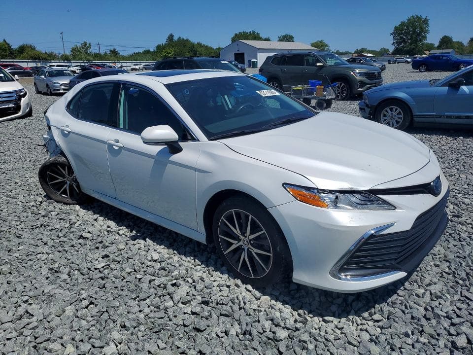2024 TOYOTA CAMRY XLE 4