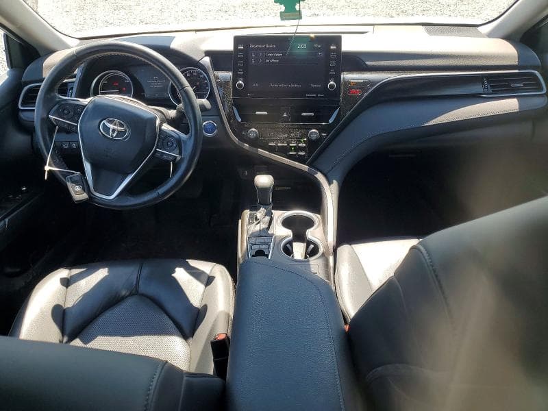 2024 TOYOTA CAMRY XLE 8