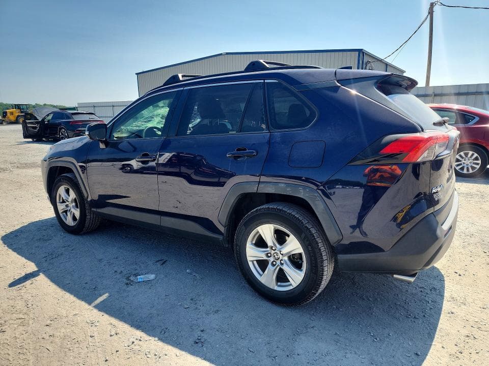 2020 TOYOTA RAV4 XLE 2