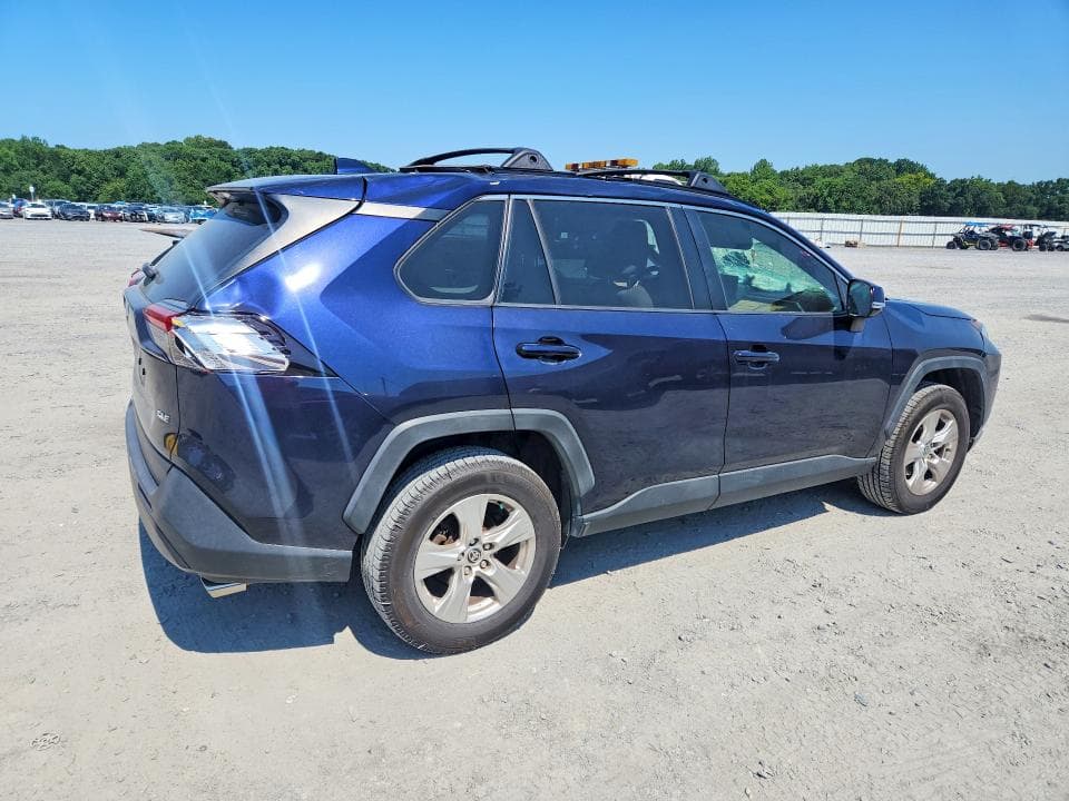 2020 TOYOTA RAV4 XLE 3