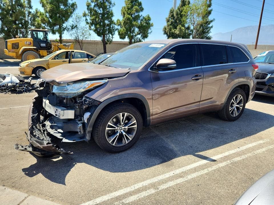 2018 TOYOTA HIGHLANDER LE - 1
