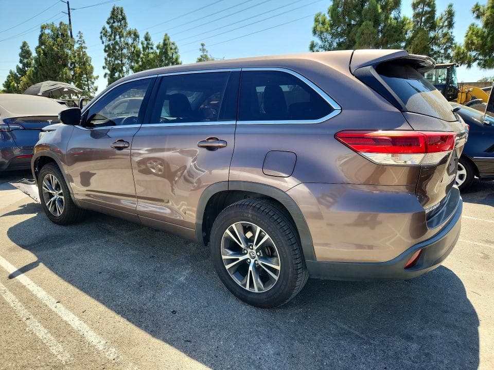 2018 TOYOTA HIGHLANDER LE 2