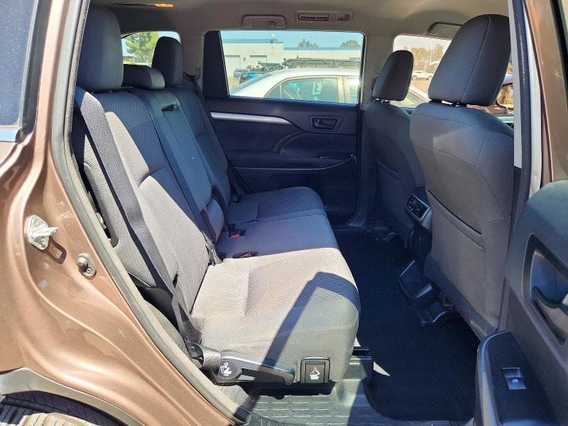 2018 TOYOTA HIGHLANDER LE 11