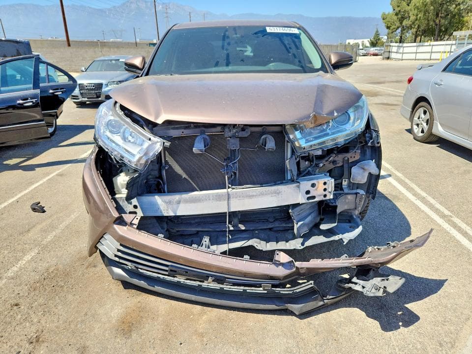2018 TOYOTA HIGHLANDER LE 5