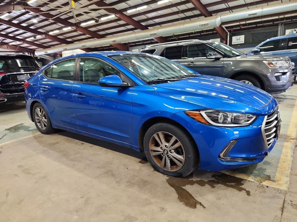 2017 HYUNDAI ELANTRA SE 4