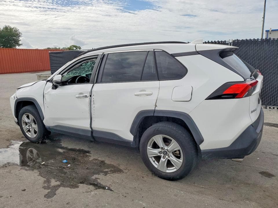 2019 TOYOTA RAV4 XLE 2