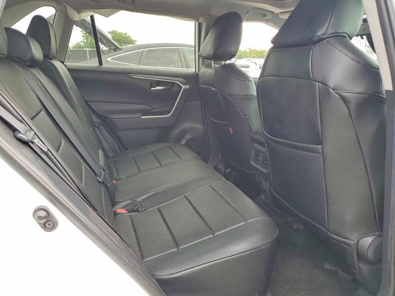 2019 TOYOTA RAV4 XLE 11