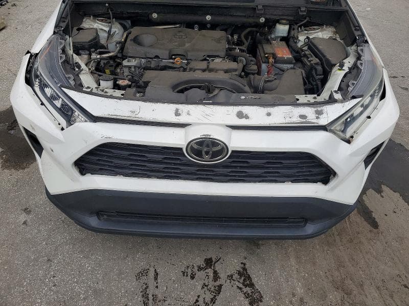 2019 TOYOTA RAV4 XLE 12