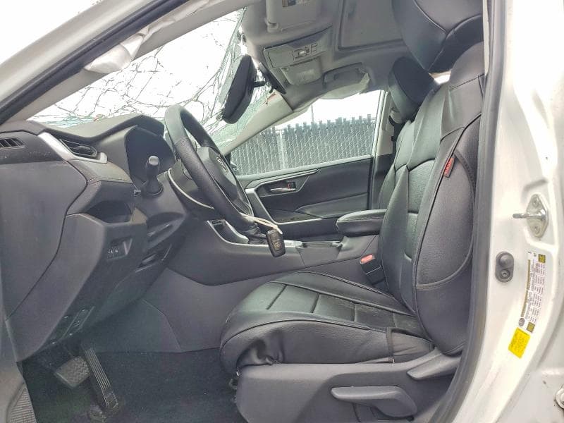 2019 TOYOTA RAV4 XLE 7