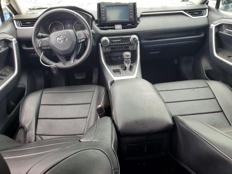 2019 TOYOTA RAV4 XLE 8