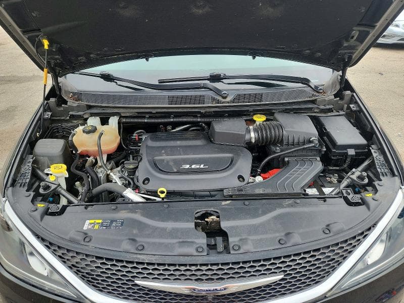 2017 CHRYSLER PACIFICA LIMITED 12