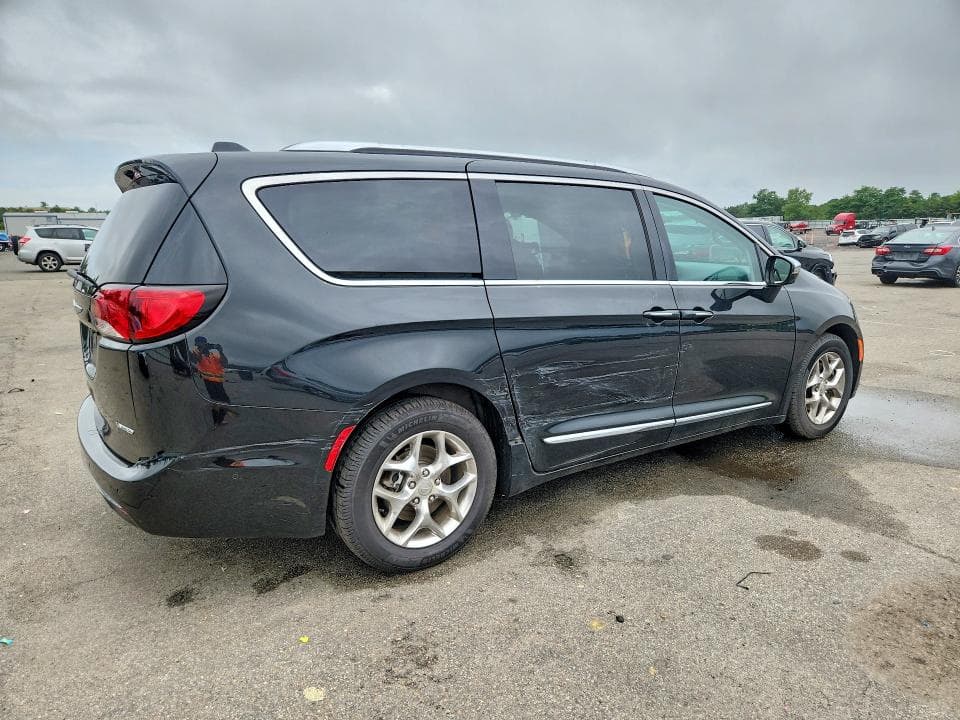 2017 CHRYSLER PACIFICA LIMITED 3