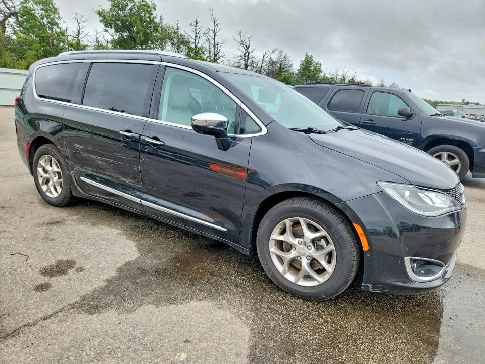 2017 CHRYSLER PACIFICA LIMITED 4