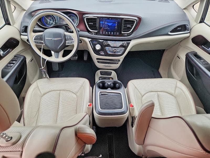 2017 CHRYSLER PACIFICA LIMITED 8