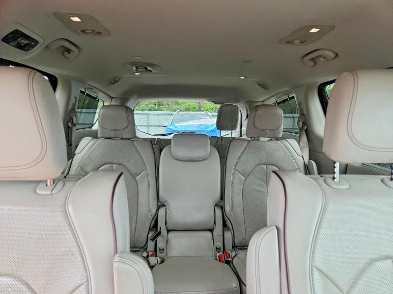 2017 CHRYSLER PACIFICA LIMITED 10