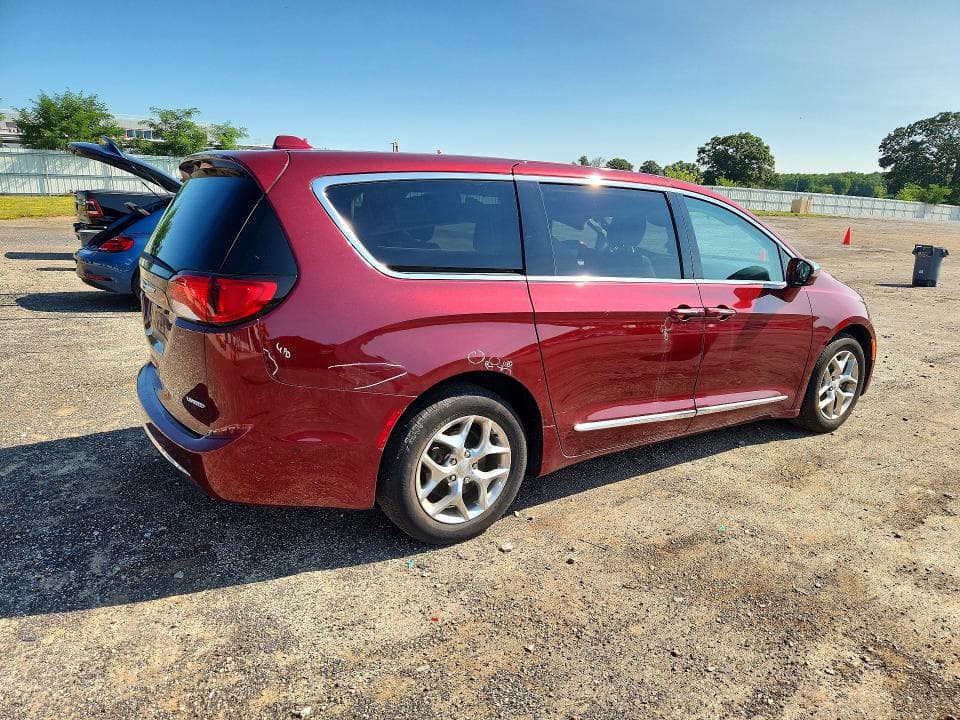 2017 CHRYSLER PACIFICA LIMITED 3