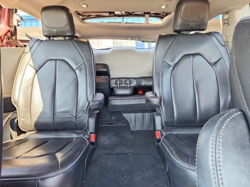 2017 CHRYSLER PACIFICA LIMITED 10
