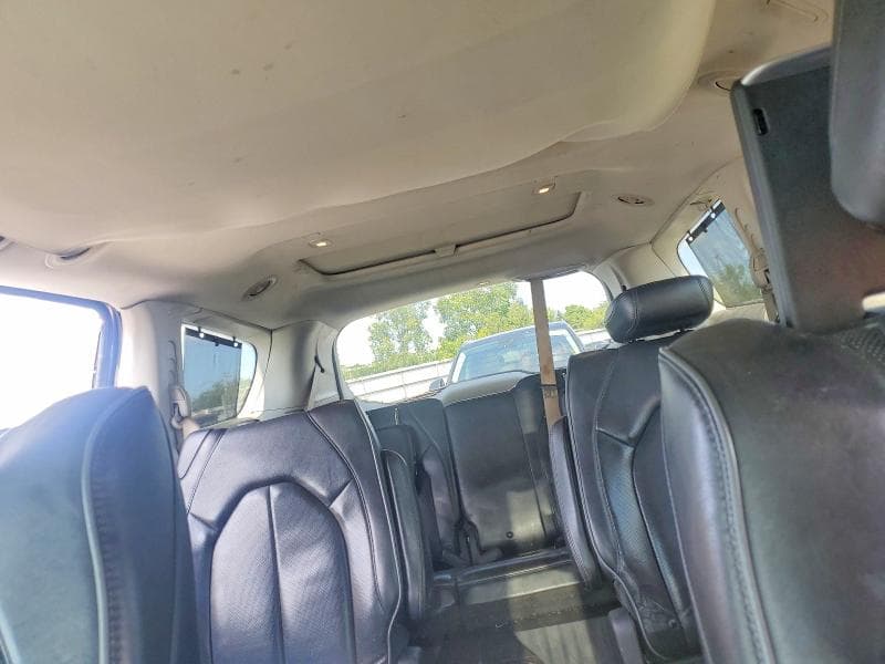 2019 CHRYSLER PACIFICA LIMITED 10