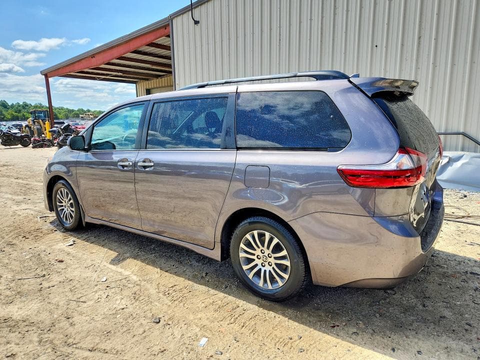 2020 TOYOTA SIENNA XLE 8-PASSENGER 2